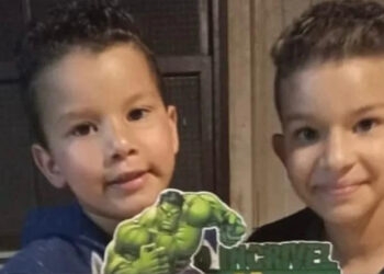 Irmãos de 5 e 8 anos são achados mortos dentro de fossa após saírem pra brincar em SC