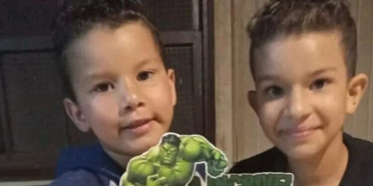 Irmãos de 5 e 8 anos são achados mortos dentro de fossa após saírem pra brincar em SC