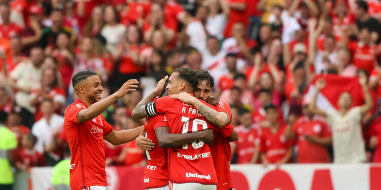 Internacional vence o Santos por 7 a 1 e entra para a história