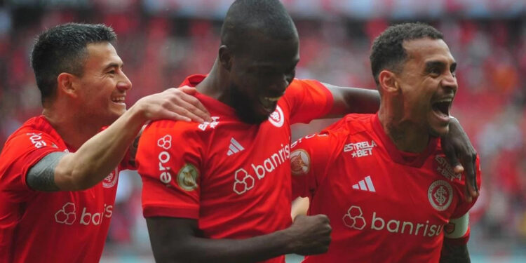 Inter domina o Grêmio em casa e vence o Gre-Nal por 3 a 2