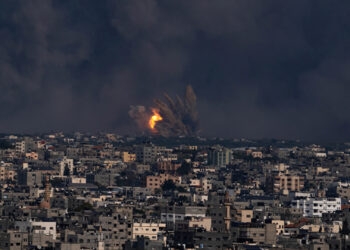 Guerra entre Israel e Hamas entra no terceiro dia com mais de 1,2 mil mortos