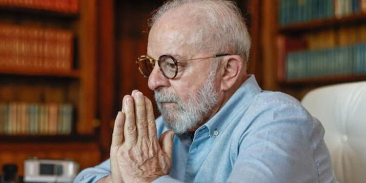 Lula fala ao telefone com o presidente da Autoridade Palestina e defende ajuda humanitária a Gaza