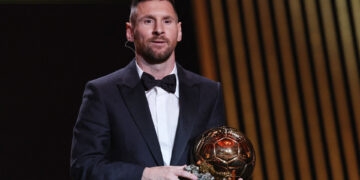 Messi conquista Bola de Ouro da France Football pela oitava vez