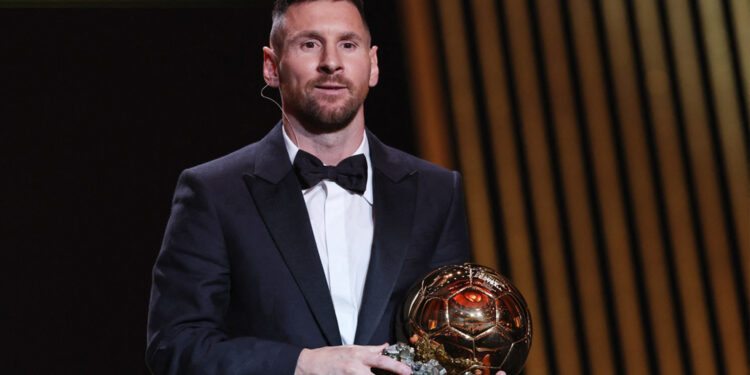 Messi conquista Bola de Ouro da France Football pela oitava vez