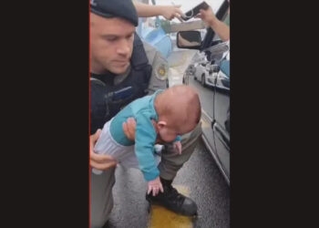Policial socorre bebê de três meses que estava engasgado em Sapucaia do Sul