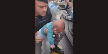 Policial socorre bebê de três meses que estava engasgado em Sapucaia do Sul