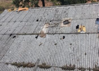 Vandalismo -Telhado da casa onde trabalham os balseiros é apedrejado e Brigada Militar é acionada em Nova Roma Do Sul