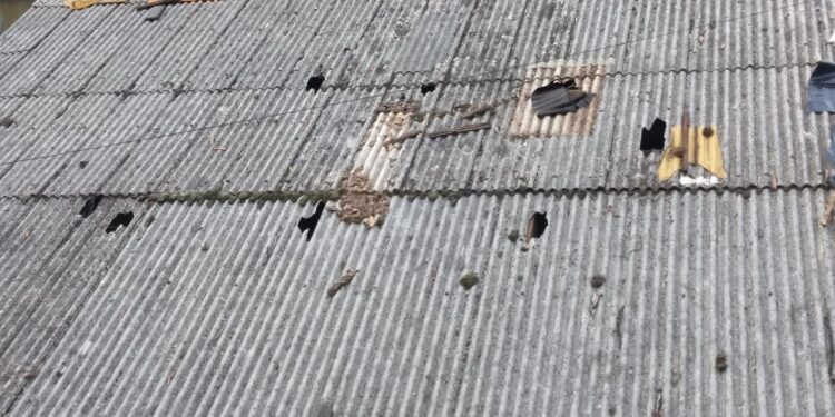 Vandalismo -Telhado da casa onde trabalham os balseiros é apedrejado e Brigada Militar é acionada em Nova Roma Do Sul