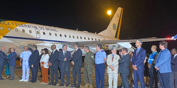 Grupo de brasileiros resgatados da Faixa de Gaza chega a Brasília