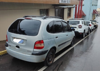 BM Aborda Veículo com mais de três mil reais de multa vencida e condutor sem habilitação