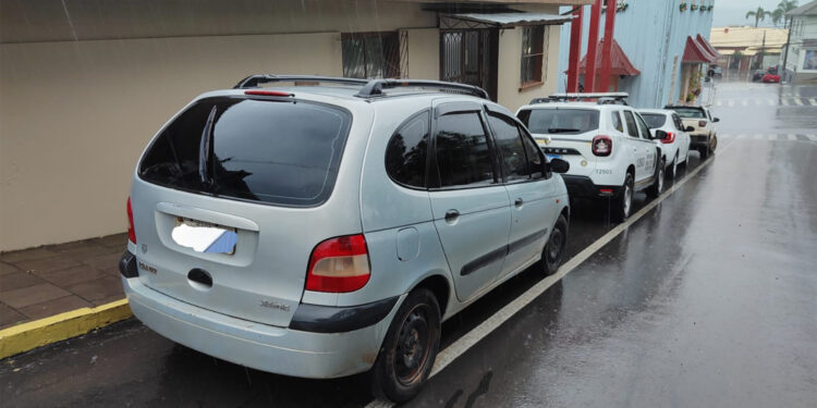 BM Aborda Veículo com mais de três mil reais de multa vencida e condutor sem habilitação