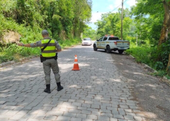 Três Veículos Autuados em Nova Roma do Sul na manhã deste domingo durante a Operação Papai Noel