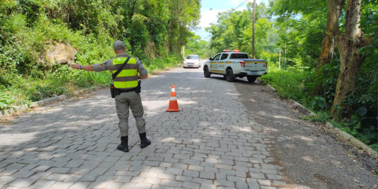 Três Veículos Autuados em Nova Roma do Sul na manhã deste domingo durante a Operação Papai Noel