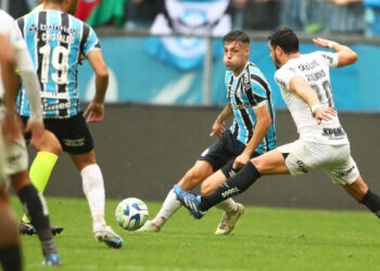 Com derrota em casa para o Corinthians, Grêmio desperdiça a chance de liderar o Brasileirão
