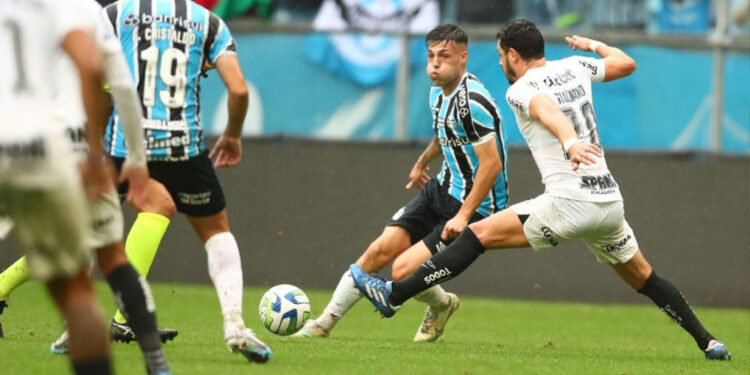Com derrota em casa para o Corinthians, Grêmio desperdiça a chance de liderar o Brasileirão