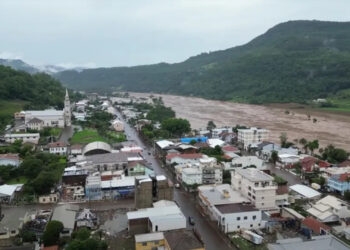 Cidade mais atingida por enchente em setembro, Muçum fica novamente alagada
