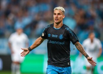 Grêmio vence para continuar vivo na luta pelo título do Brasileiro