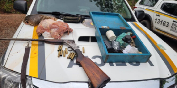 Homem de 50 anos é Preso com Armas e Munições no Interior de Antônio Prado