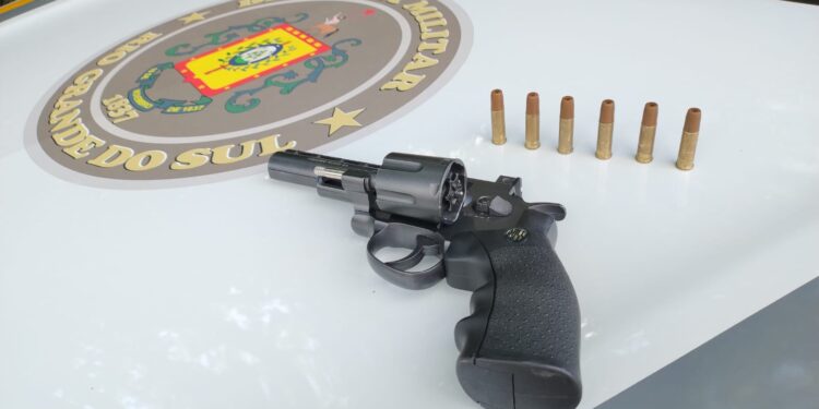 BM aborda homem com réplica de arma de fogo na Linha Treviso em Nova Roma Do Sul