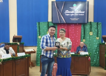 Fabio Nunes Recebe Medalha de Filho Ilustre Da Câmara de Vereadores De Itaqui em Sessão Solene