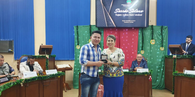 Fabio Nunes Recebe Medalha de Filho Ilustre Da Câmara de Vereadores De Itaqui em Sessão Solene