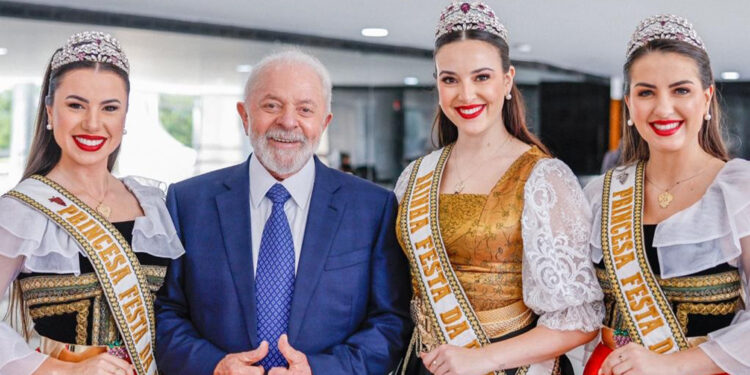 Presidente Lula Recebe Convite Especial para Abertura da Festa da Uva 2024