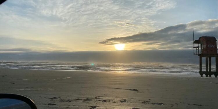 Adolescente de 17 anos desaparece depois de entrar no mar em praia do RS