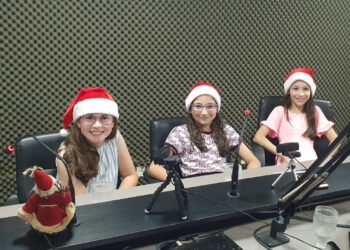 Meninas de Nova Roma do Sul Encantam em Programa Especial de Natal