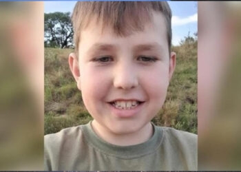 Menino de 10 anos morre após receber choque elétrico em iluminação de Natal