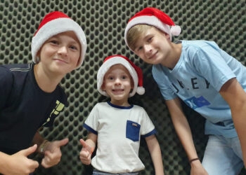 Jovens Novaromenses Iluminam o Especial de Natal na Rádio Nova Roma FM