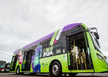 Ônibus elétricos entram na frota de Porto Alegre em 2024