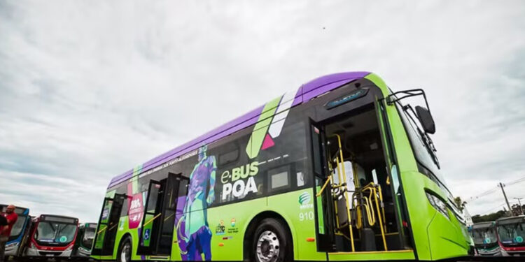 Ônibus elétricos entram na frota de Porto Alegre em 2024