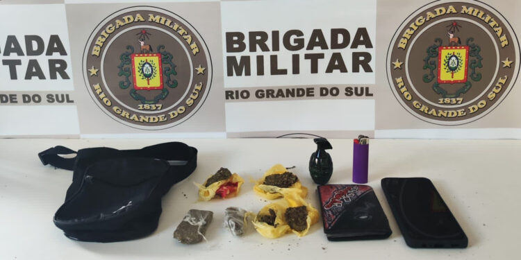 Brigada Militar Prende Indivíduo com Drogas em Barreira na Linha Julieta em Farroupilha