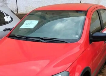 Leilão da Receita Federal tem carro por R$ 15 mil e celulares por R$ 500