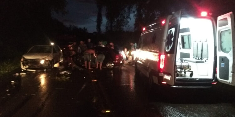 Acidente de Trânsito deixa quatro pessoas feridas em Fagundes Varela Interior de Nova Roma Do Sul