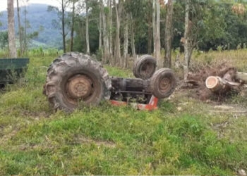 Homem morre em acidente com trator durante conserto de estragos causados por temporal