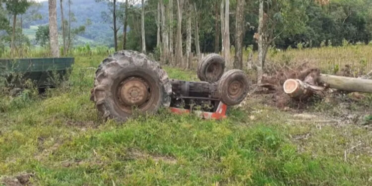 Homem morre em acidente com trator durante conserto de estragos causados por temporal