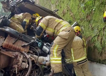 Homem morre após caminhão cair de ponte entre Caxias do Sul e São Marcos