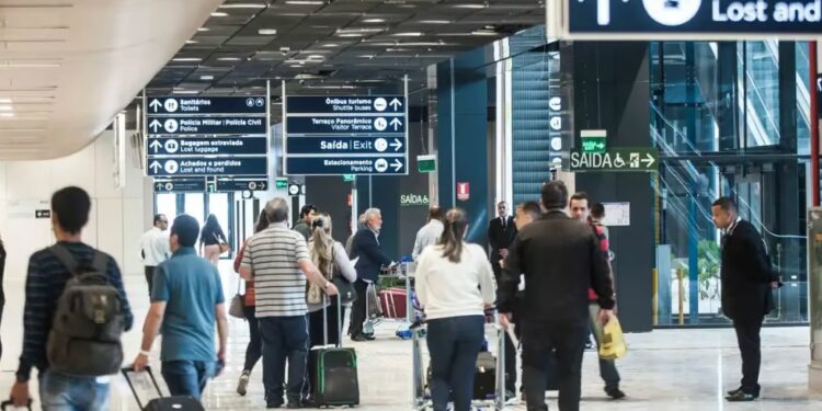 Greve geral na Argentina faz companhias aéreas brasileiras cancelarem voos