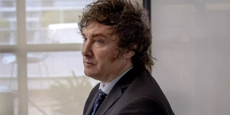 Governo da Argentina cancela benefícios sociais de mais de 27 mil pessoas