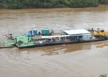 Balsa que fará a travessia entre São Valentim do Sul e Santa Tereza encalha em Roca Sales