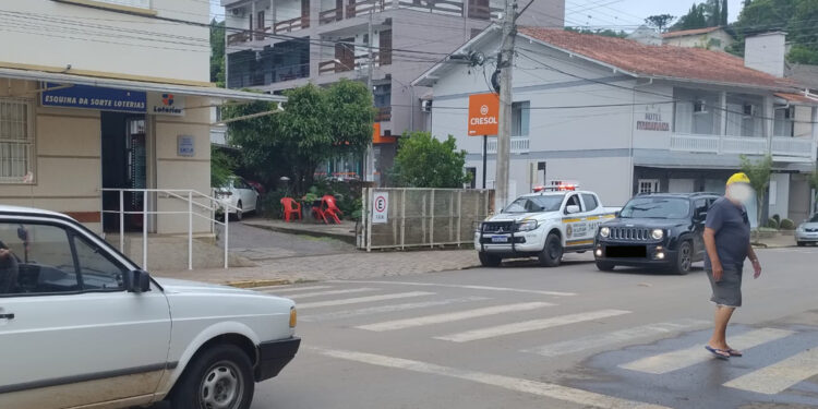 Brigada Militar Reforça Respeito às Faixas de Segurança no Trânsito em Nova Roma do Sul