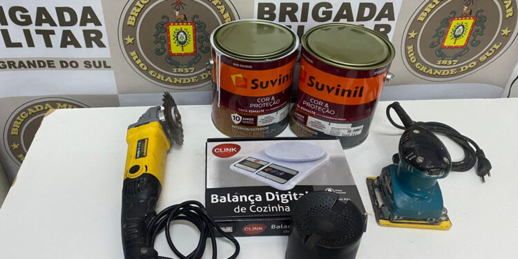 Homem de 44 Anos é Preso com Objetos sem Procedência em Farroupilha