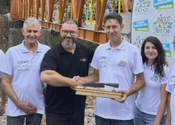 Engenheiro da Ponte Jeferson Dal Bello Arremata Faca de Leilão por 40 Mil Reais em Reconhecimento ao Trabalho da Equipe