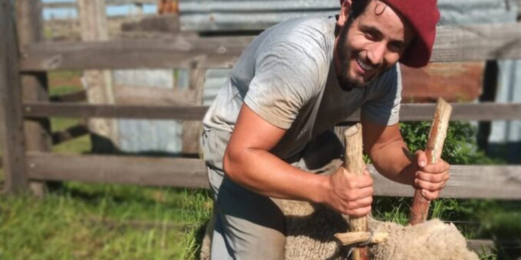 ‘Tenho a cara do programa pelo meu jeito diferente’, diz estudante do Rio Grande do Sul anunciado no ‘BBB 24’