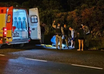 Acidente entre ônibus de turismo e caminhão deixa 25 mortos na Bahia