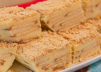 Torta de bolacha bem cremosa e deliciosa