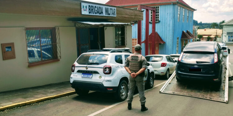 Fiscalização de Trânsito em Nova Roma do Sul Resulta no Recolhimento de Veículo com Licenciamento Vencido