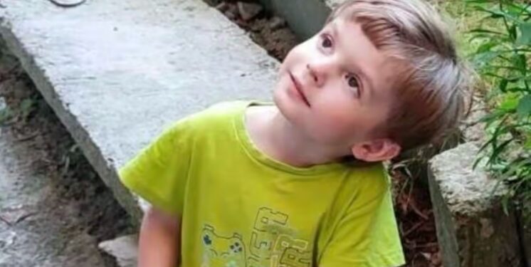 Menino de 5 anos morre após receber anestesia para remover dentes