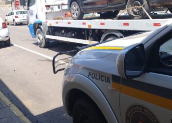 Ação da Brigada Militar em Nova Roma do Sul: Veículo com Licenciamento Vencido é Guinchado